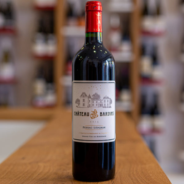Vin rouge vin biologique de Pessac-Leognan produit par le chateau de bardins Ce vin est élaboré par la famille Bernardy de Sigoyerun de nous, vignerons indépendants, distribués en circuit court, strictement sans intermédiaires.