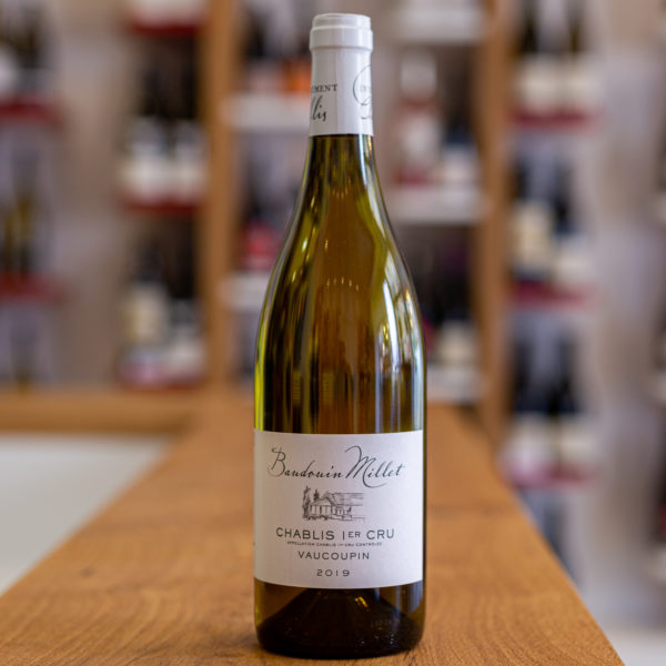 Vin blanc en agriculture raisonnée de Chablis produit par le Domaine Millet Ce vin est élaboré par un de nous, vignerons indépendants, distribués en circuit court, strictement sans intermédiaires.